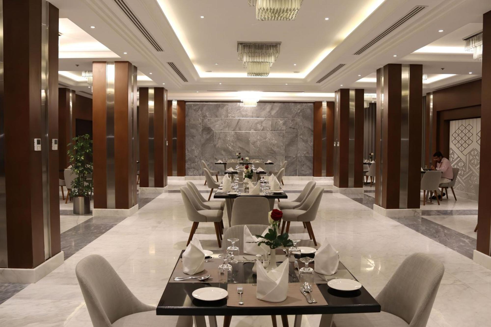 Le Meridien Medina Exterior foto The restaurant