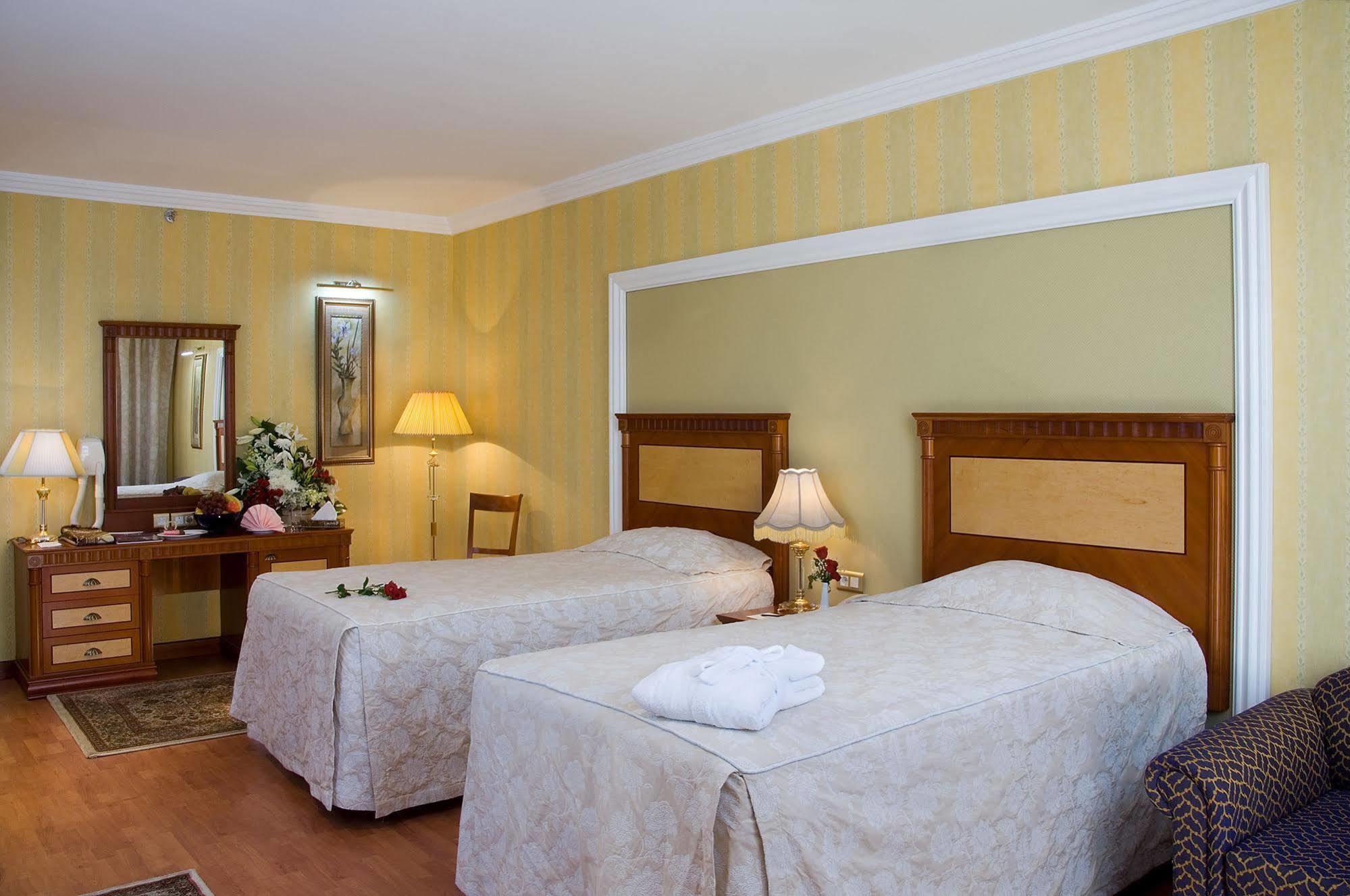 Le Meridien Medina Exterior foto A room at the hotel